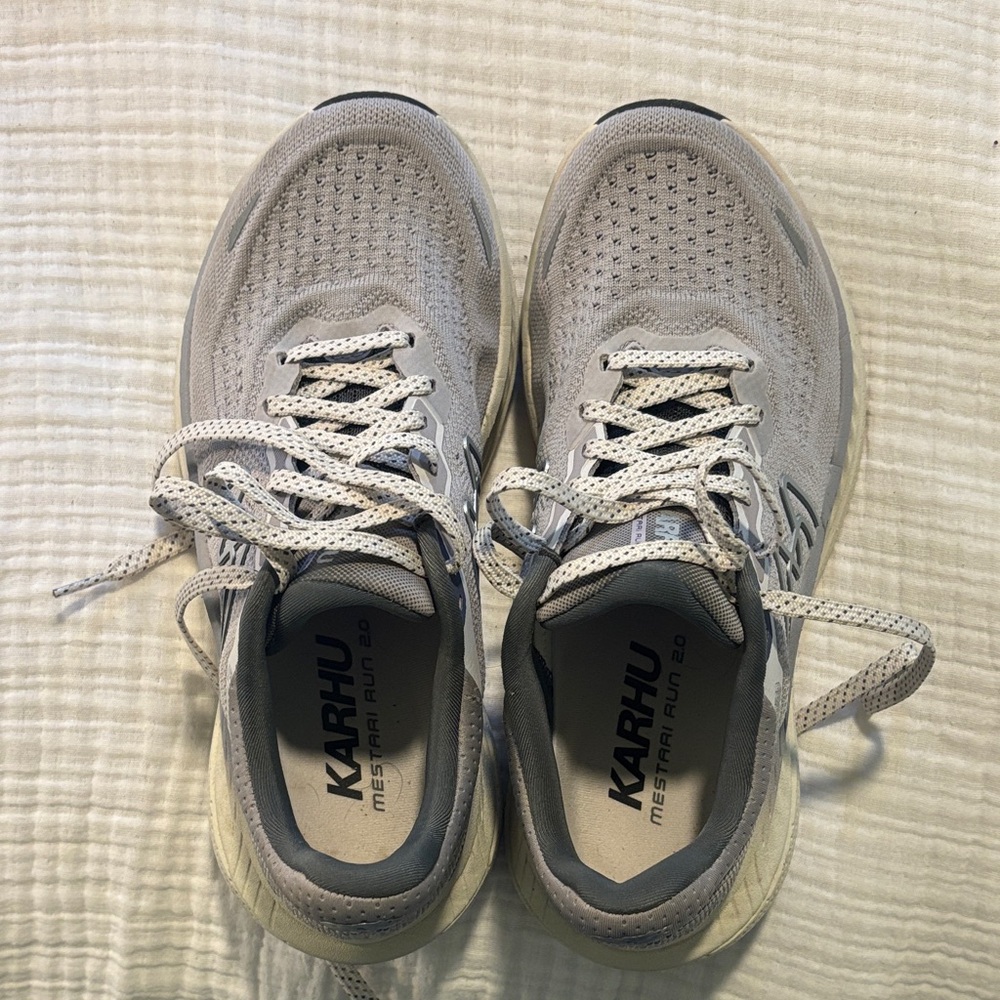 Karhu Women's Meshari Run 2.0 Athletic Shoes — Light Gray